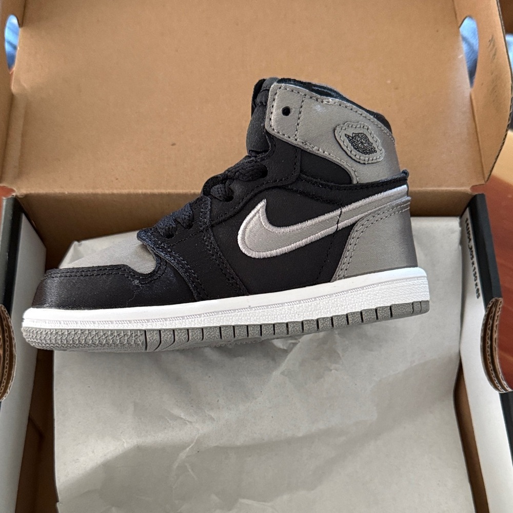 Nike Black and Gray High-Top Jordan one retro high OG